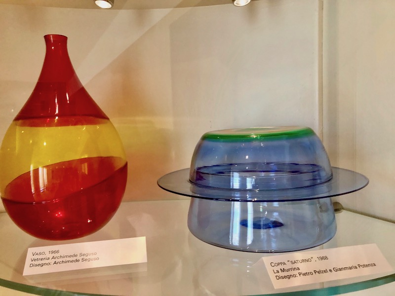 &&Scedil;cedil;eguso vase, saturn cup