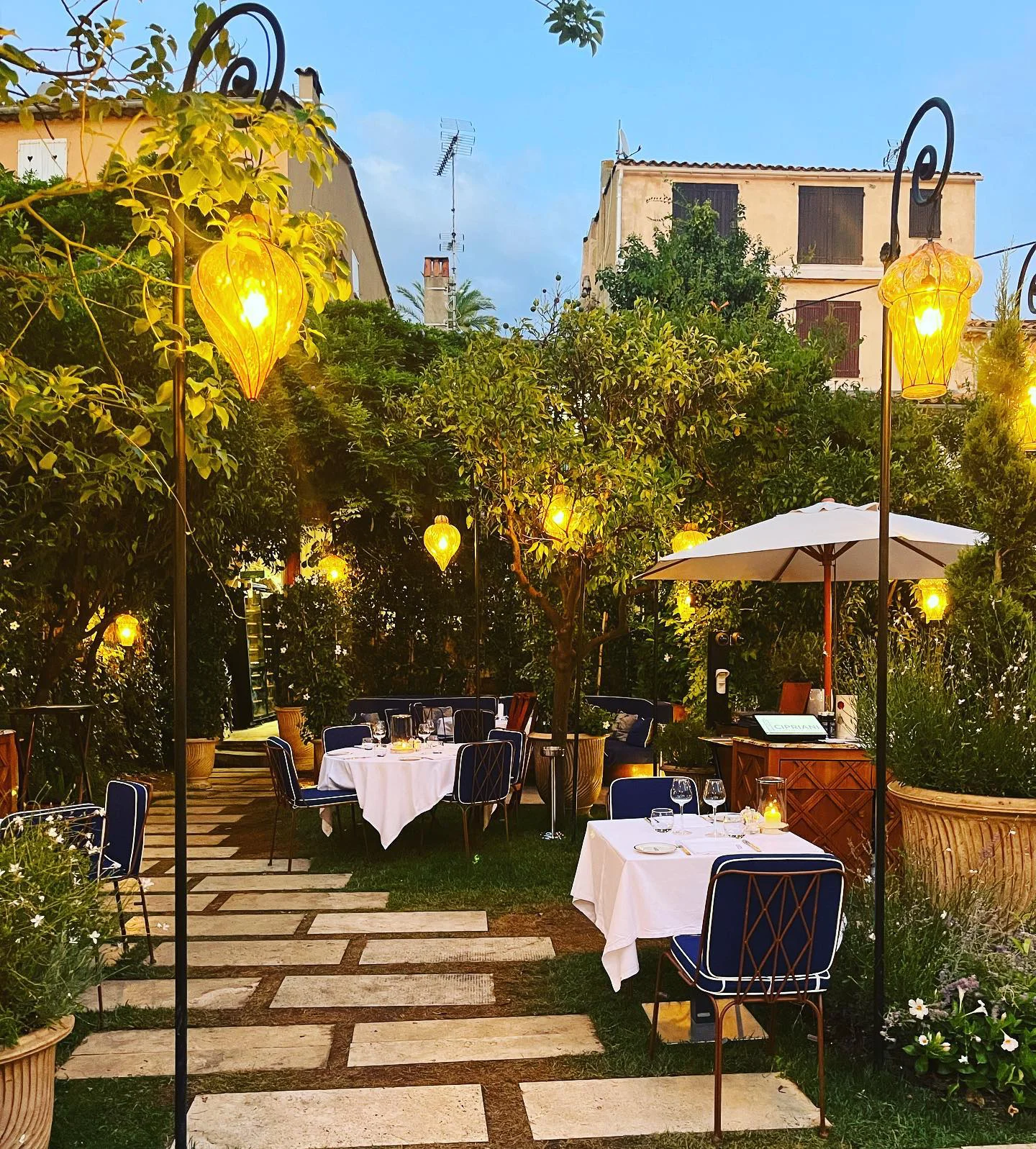Restaurant ambiance with warm lantern lighting design