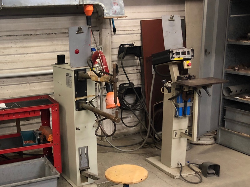 &&Scedil;cedil;teel welding machine